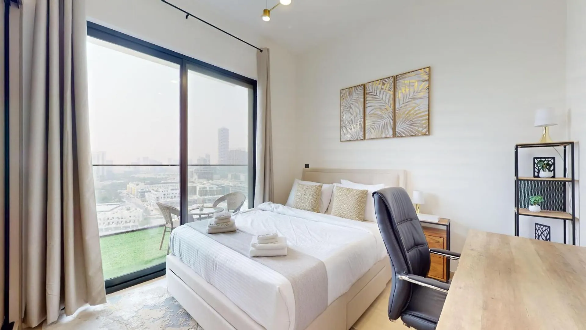Apartment With 2 Bedrooms In Dubai 200